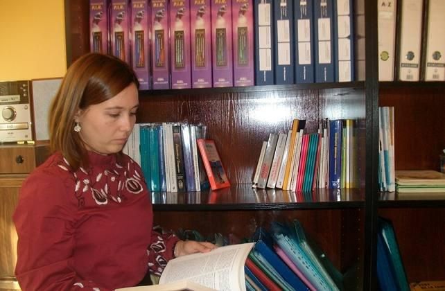 Ana Belén Madero Sánchez mujer con libro